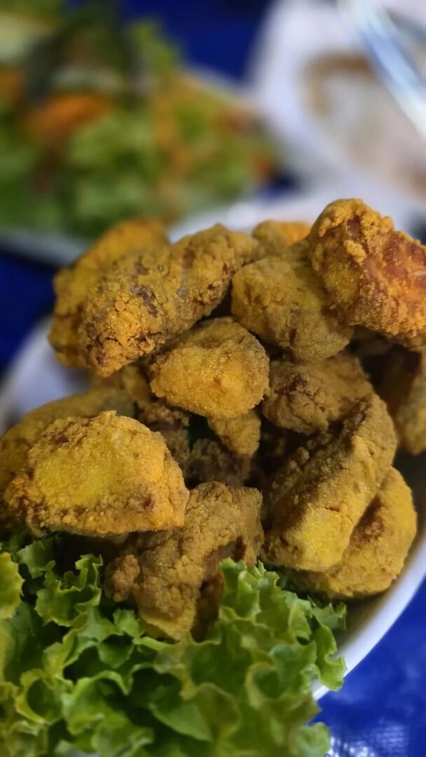 Isca de tilápia frita crocante